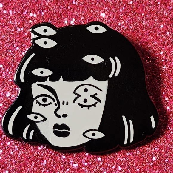 Junji Ito Uzumaki Eyes Japanese Horror Manga Enamel Pin - Picture 1 of 3